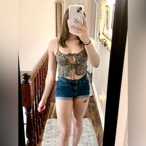 Cute cropped flowy floral top